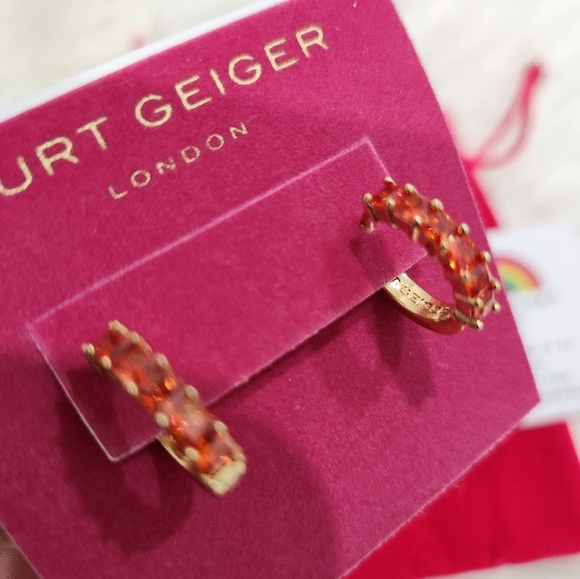 🔹️ KURT GEIGER🔹️ LONDON orange crystal Huggie Earrings ✨️ 🌈 - Picture 7 of 9